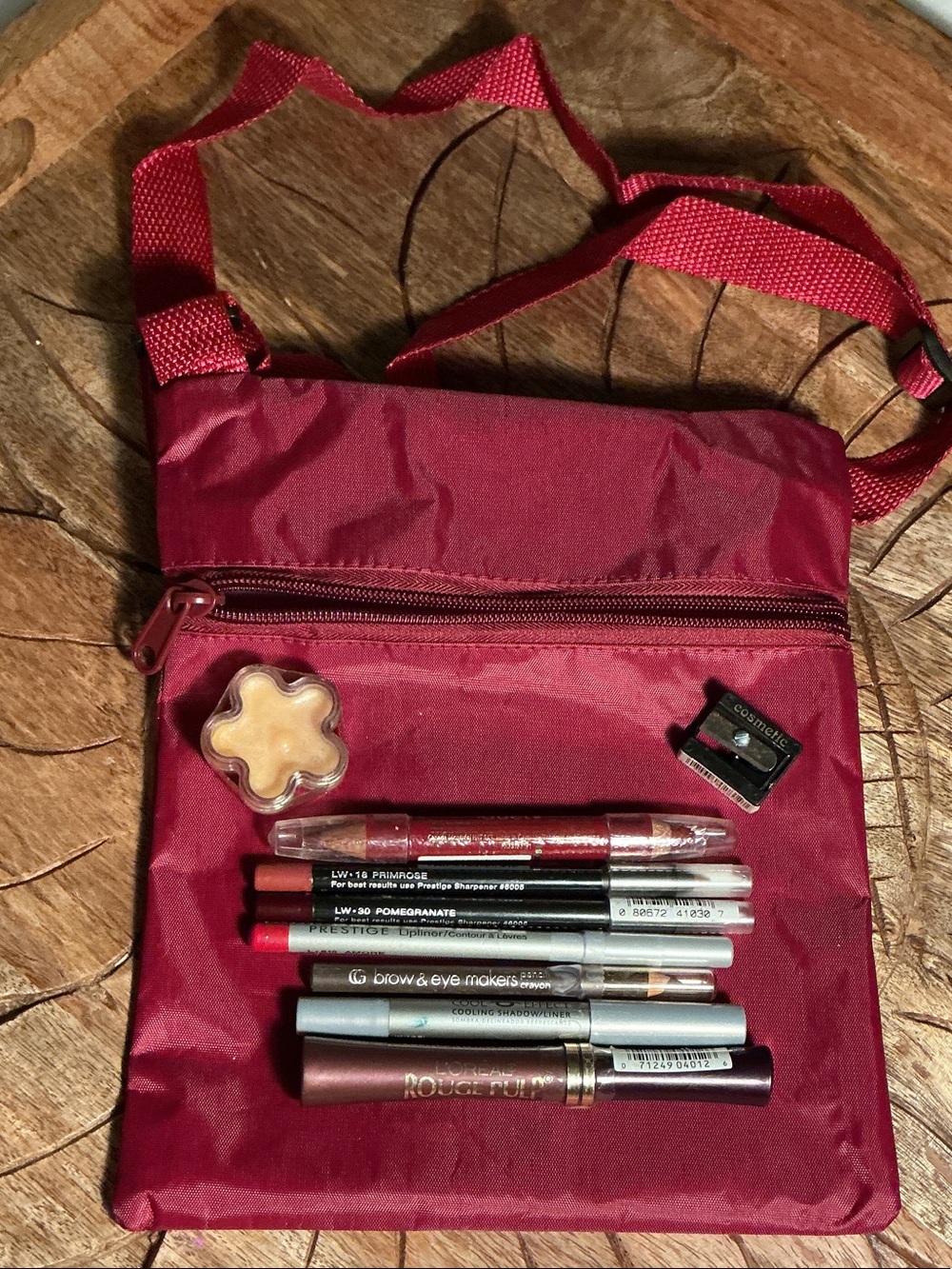 💄NWT Assorted Women's Lip Liners and Lip Pencil Set — Red Shades with crossbody